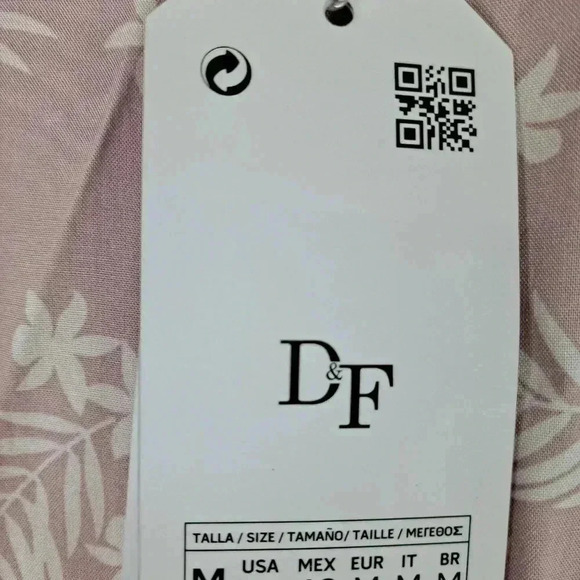 NWT DENIM & FLOWER Size Medium 100% Viscose - Picture 7 of 7